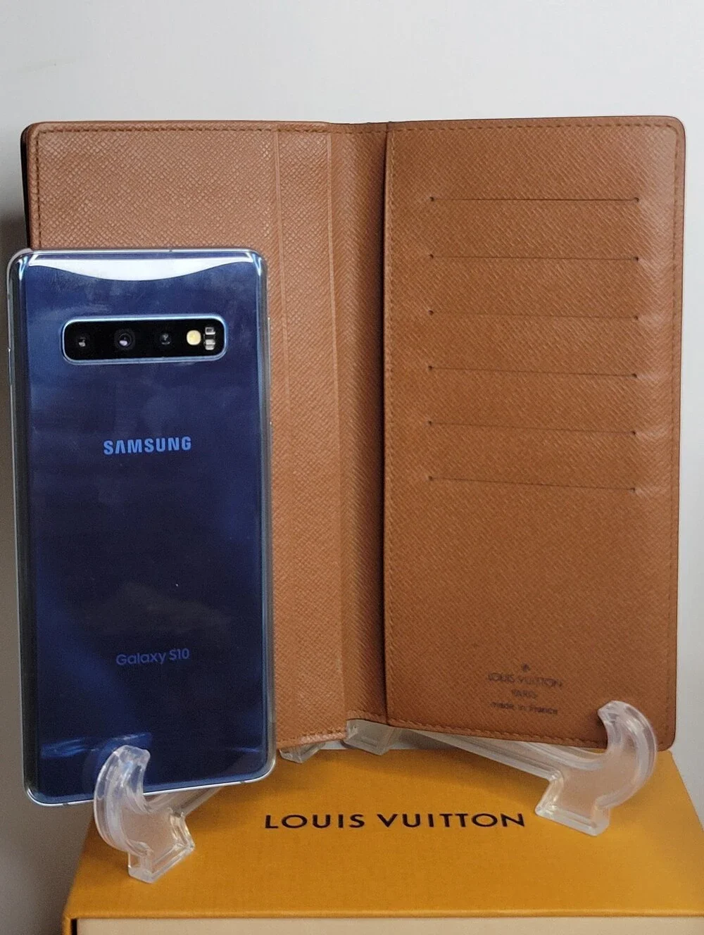Louis Vuitton guaranteed authentic+authentic